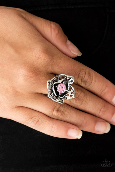 Paparazzi Glowing Gardens - Pink Ring