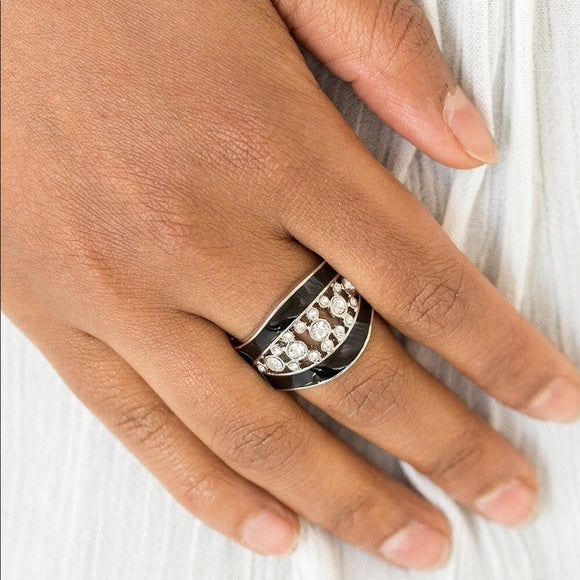 Paparazzi Trending Treasure - Black Ring